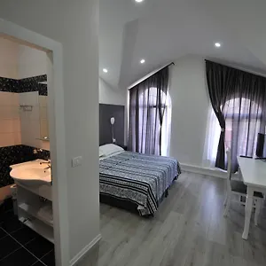 *** Hotel Rose Garden Albania